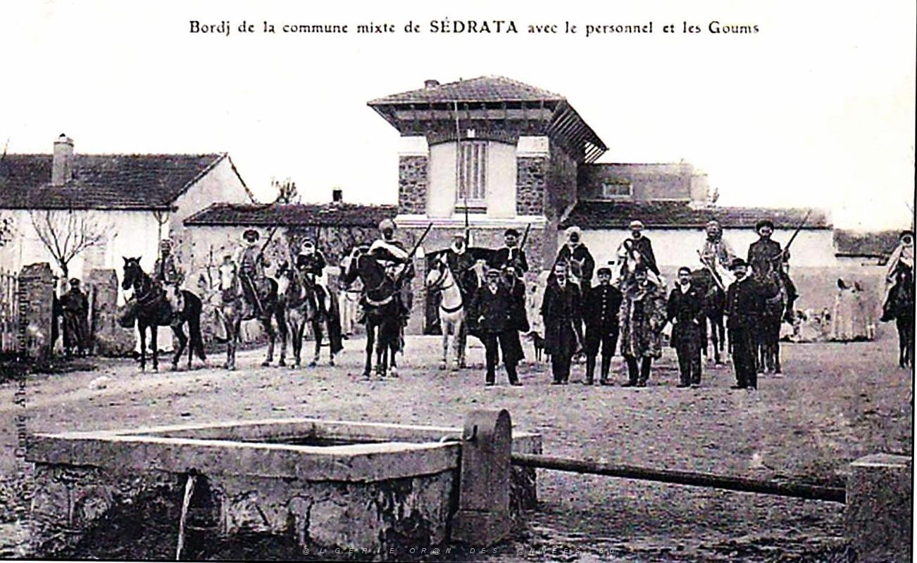 1184- Sedrata - Le Bordj avec le personnel et les Goums.jpg